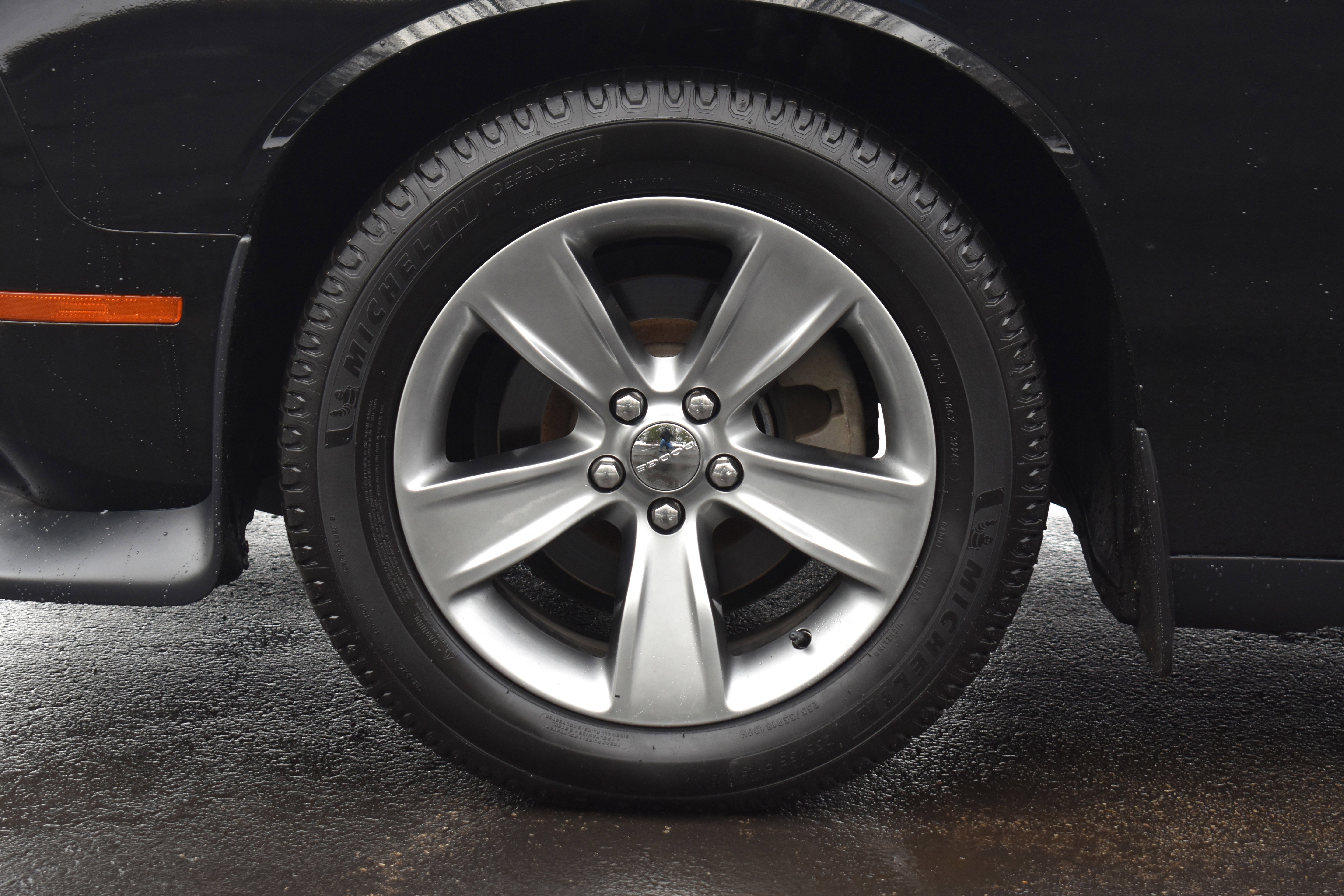 Used 2015 Dodge Challenger SXT image 33