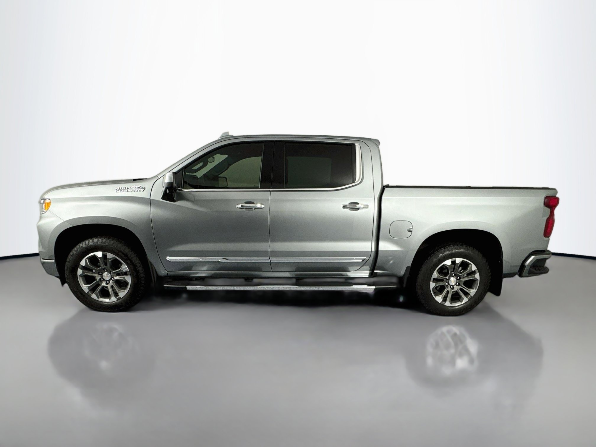 Used 2024 Chevrolet Silverado 1500 High Country w/ Z71 Off-Road Package AWD/4WD image 8