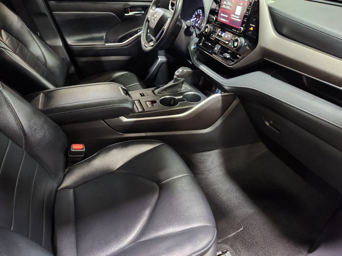 Used 2022 Toyota Highlander XLE FWD image 26