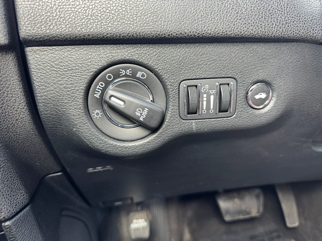 Used 2018 Chrysler 300 S AWD/4WD image 23