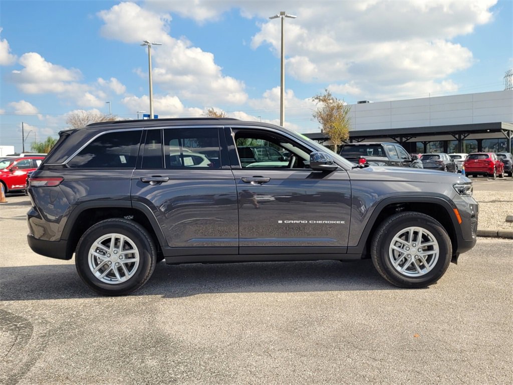 Used 2025 Jeep Grand Cherokee Laredo X w/ Luxury Tech Group I image 8