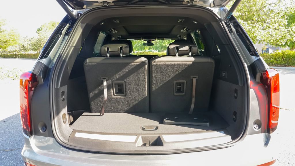 Certified 2025 Cadillac XT6 Luxury FWD image 12