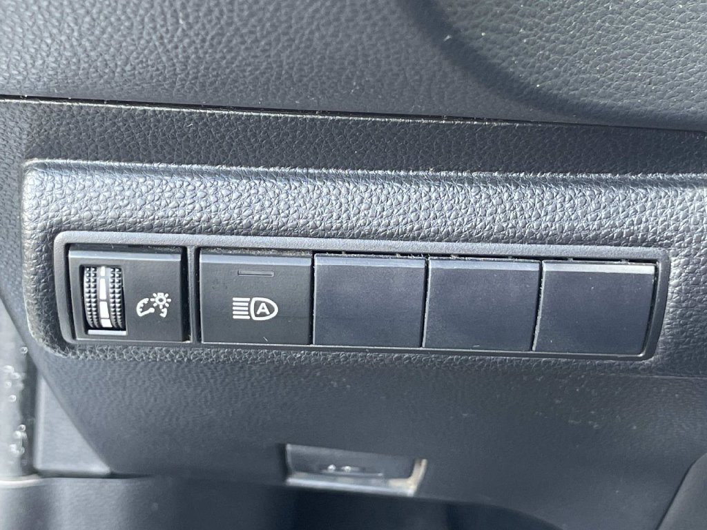 Used 2021 Toyota Corolla SE w/ Carpet Mat Package (TMS) FWD image 23