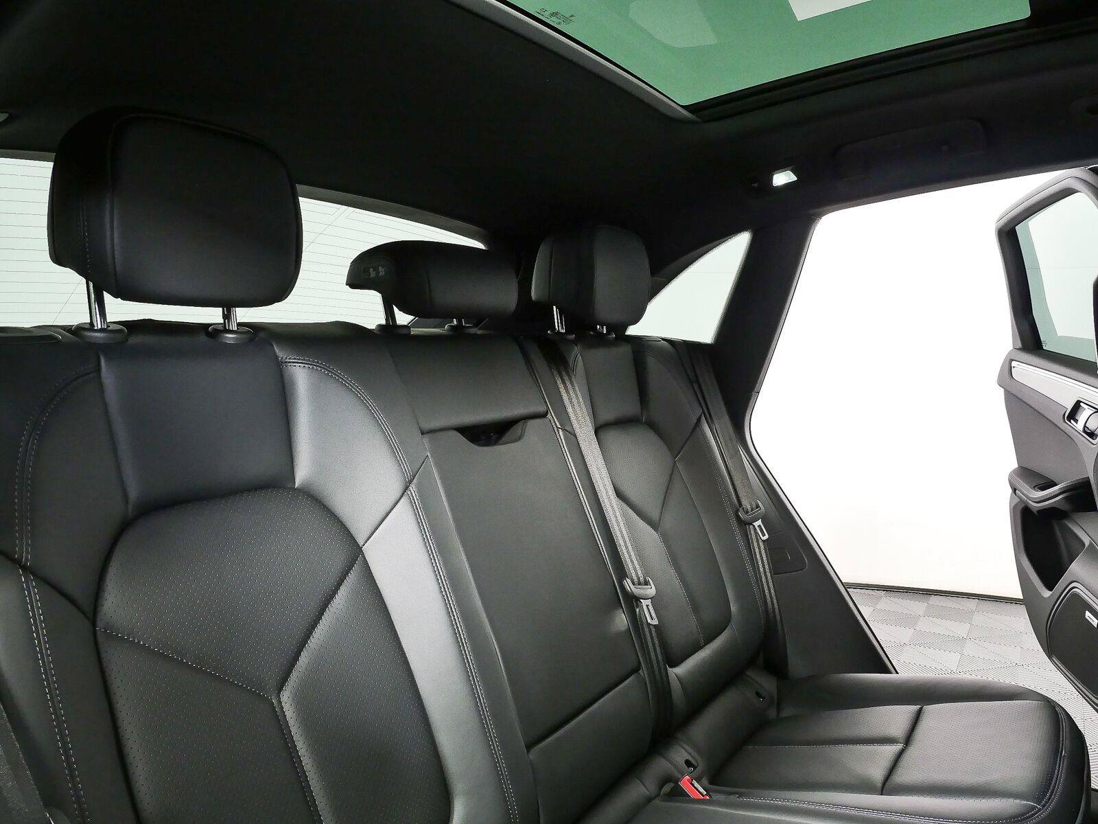 New 2026 Porsche Macan Turbo AWD/4WD image 24