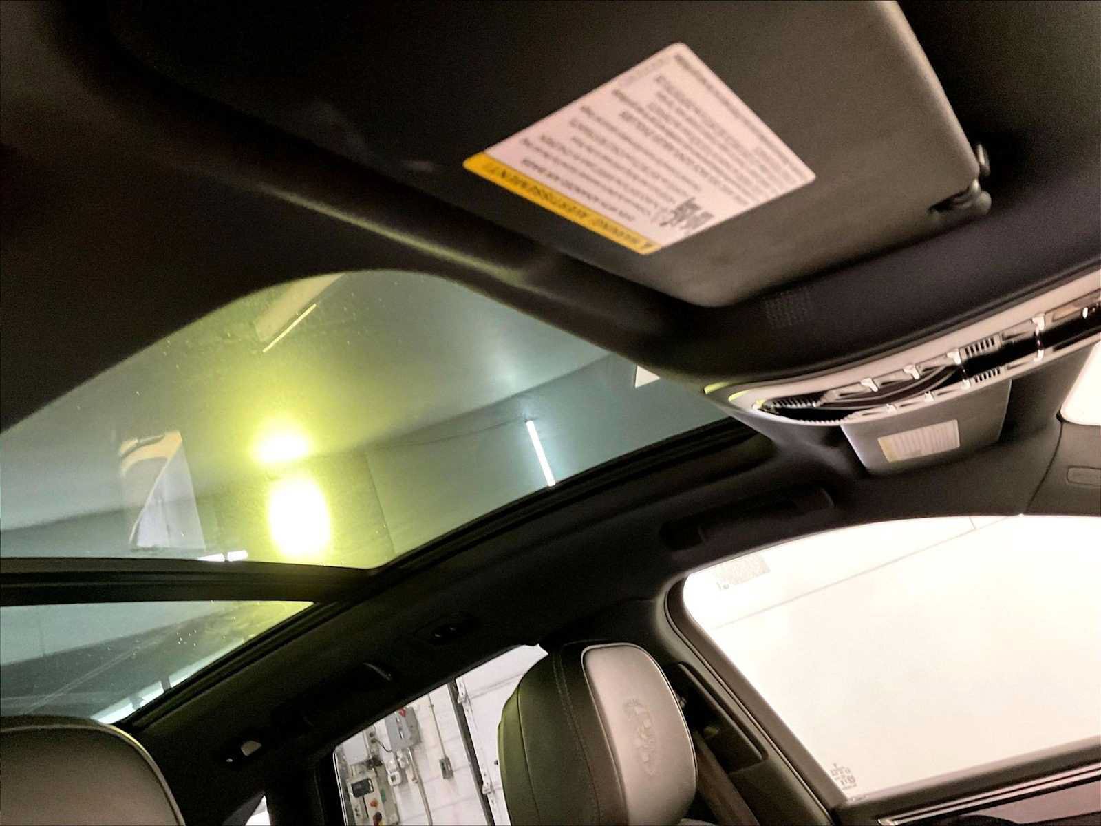 Certified 2024 Porsche Macan AWD/4WD image 20