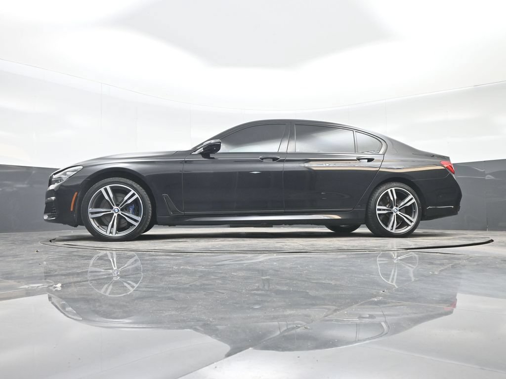 Used 2019 BMW 740i w/ M Sport Package RWD image 27