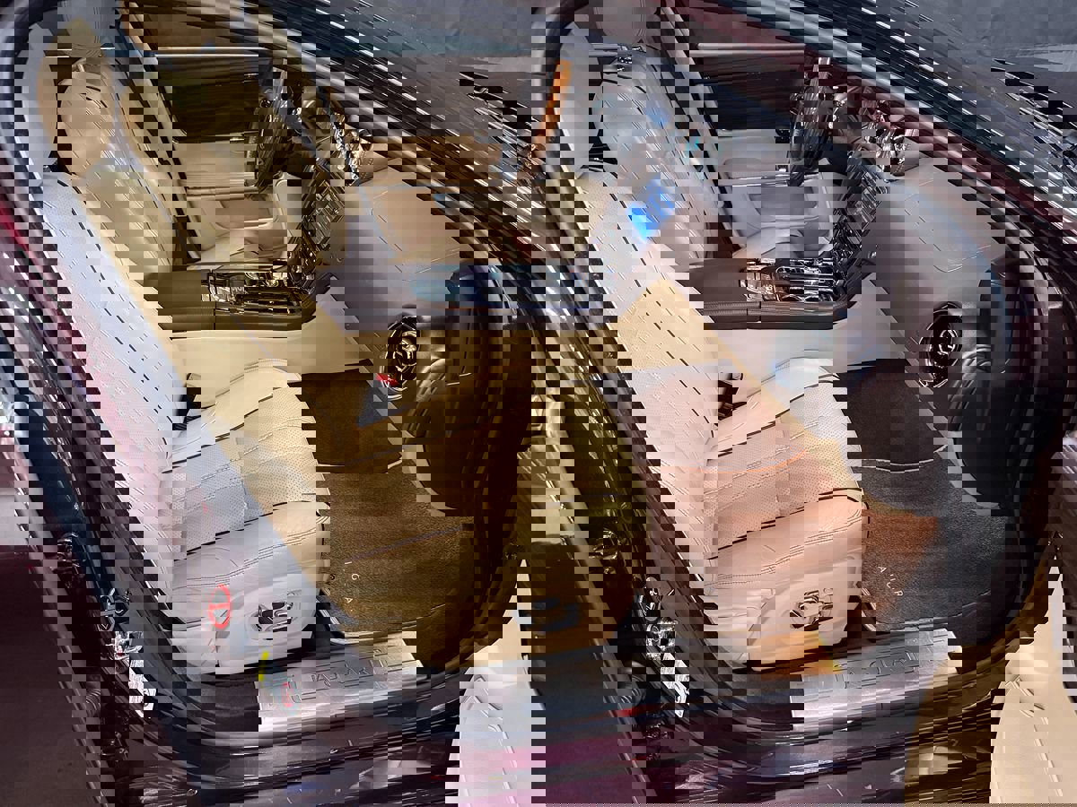 Used 2011 Jaguar XJ L image 22