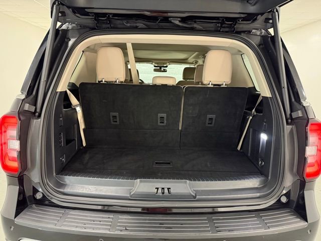 Used 2024 Ford Expedition Limited image 9