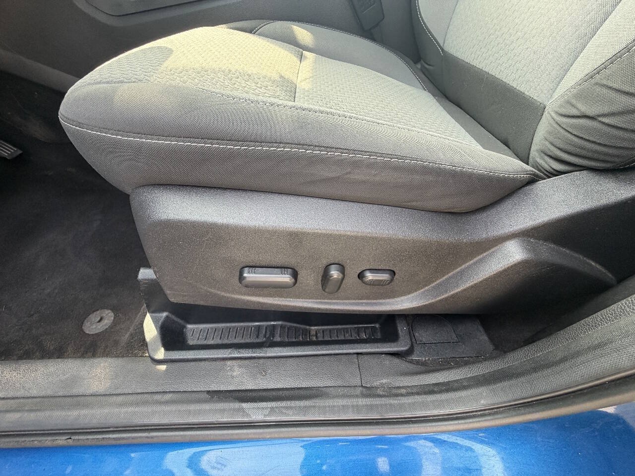 Used 2017 Ford Escape SE AWD/4WD image 19