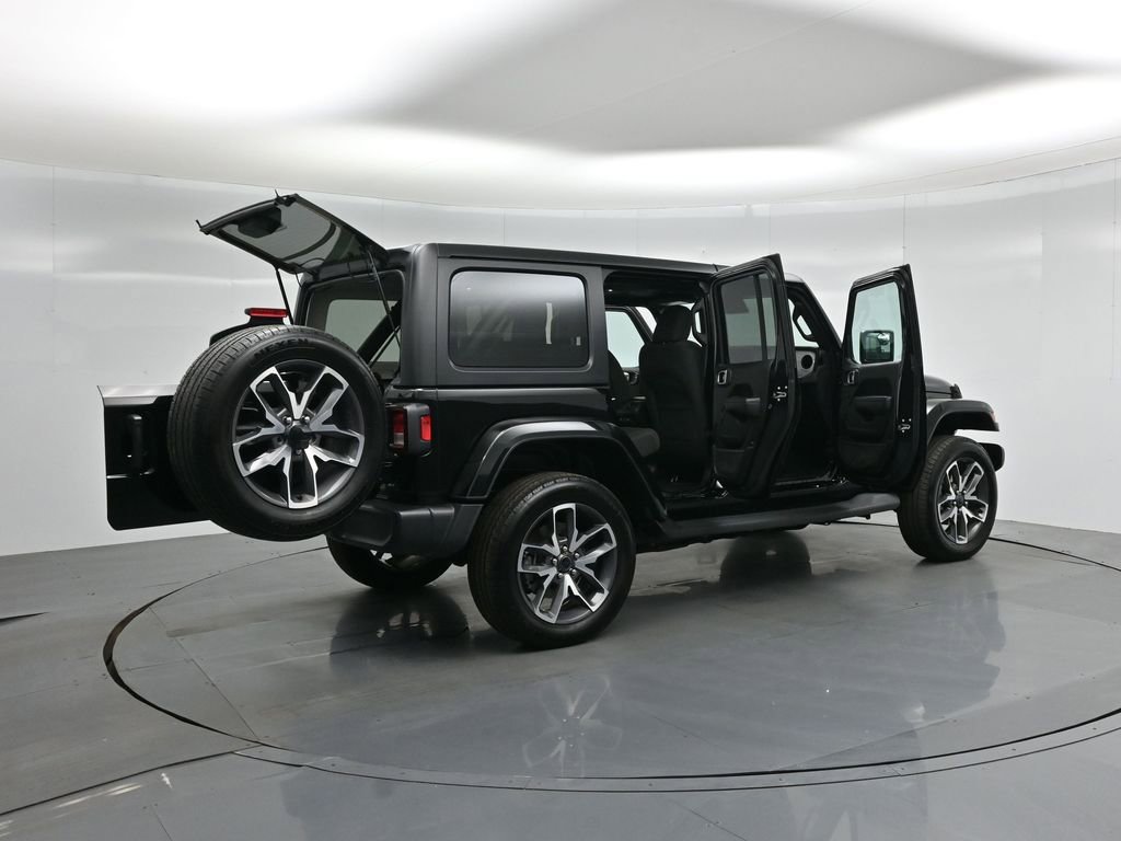Used 2024 Jeep Wrangler Unlimited AWD/4WD image 6