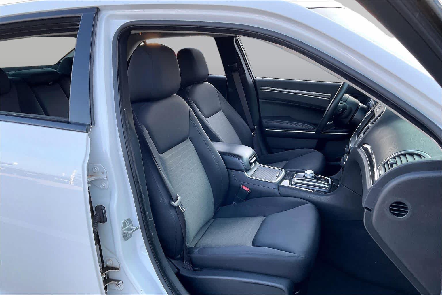 Used 2021 Chrysler 300 Touring w/ Sport Appearance Package RWD image 9