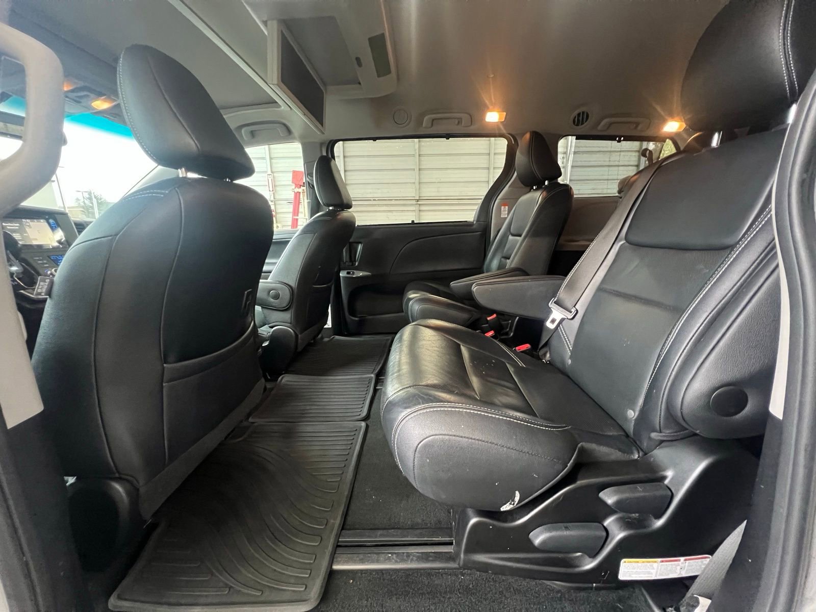 Used 2015 Toyota Sienna SE Premium image 21