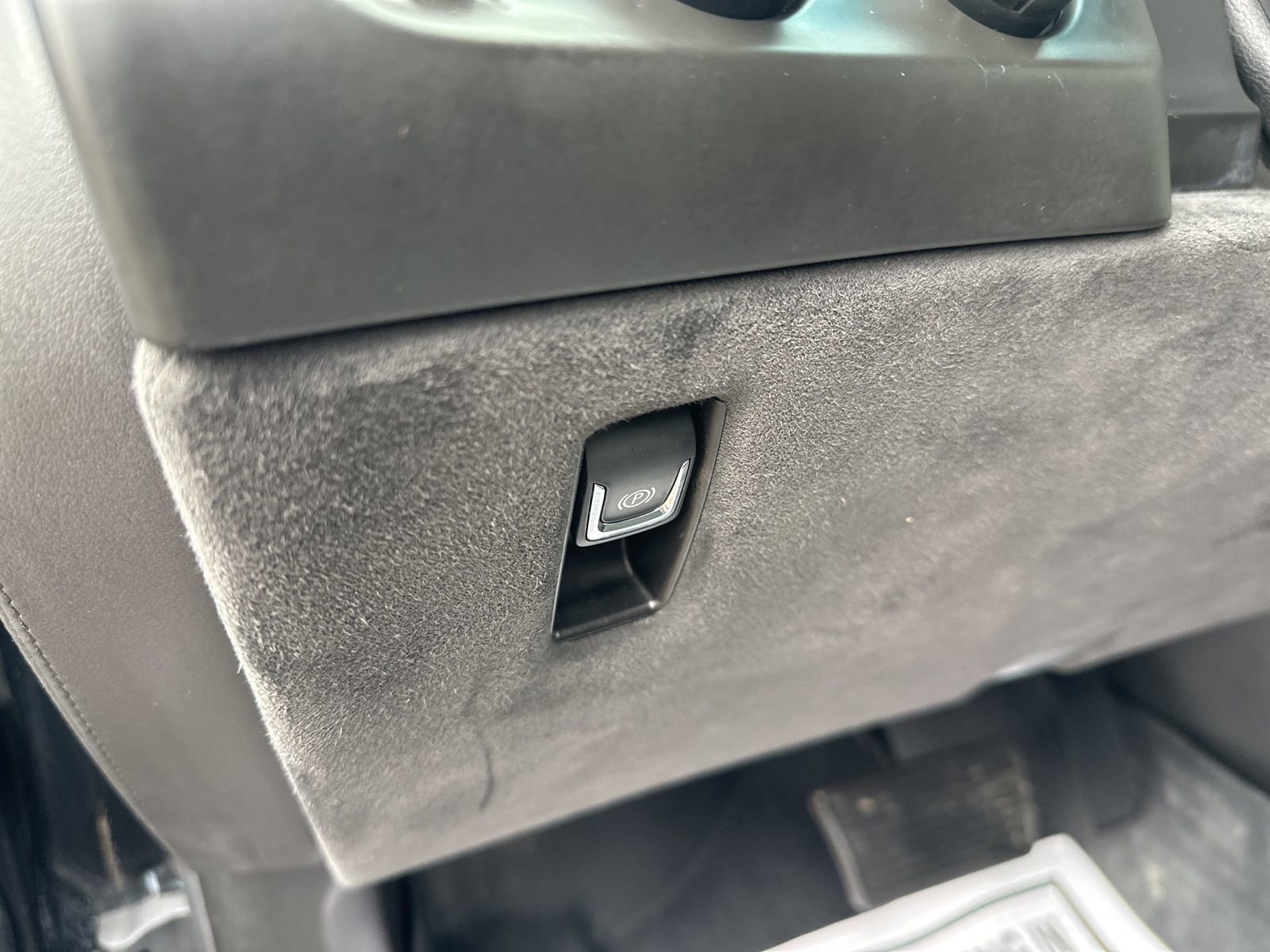 Used 2020 Cadillac Escalade ESV Platinum AWD/4WD image 17