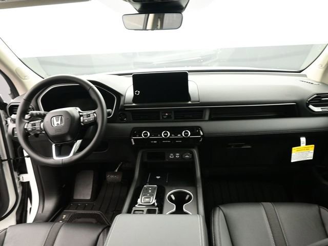 New 2025 Honda Pilot Touring image 24