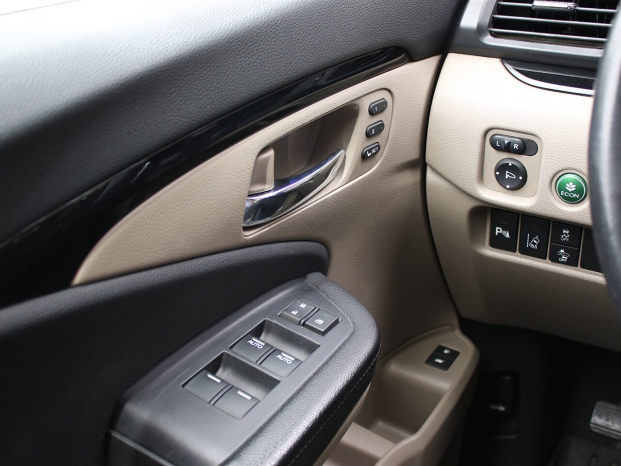 Used 2018 Honda Pilot Elite image 25