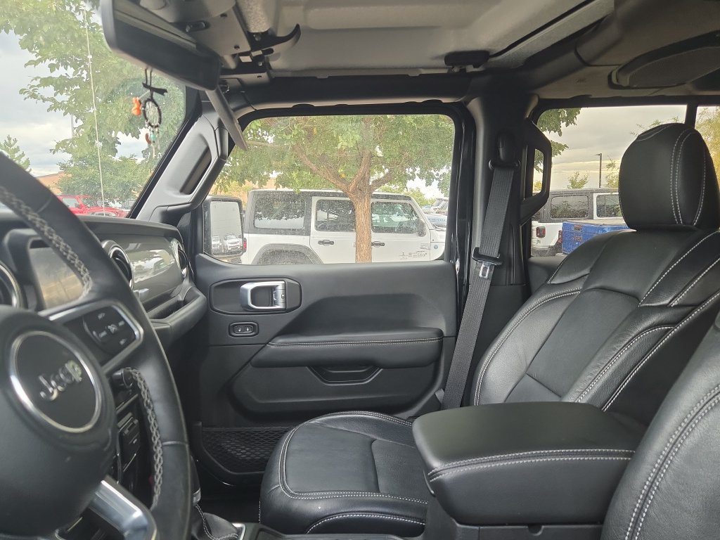 Used 2019 Jeep Wrangler Unlimited Sahara AWD/4WD image 3