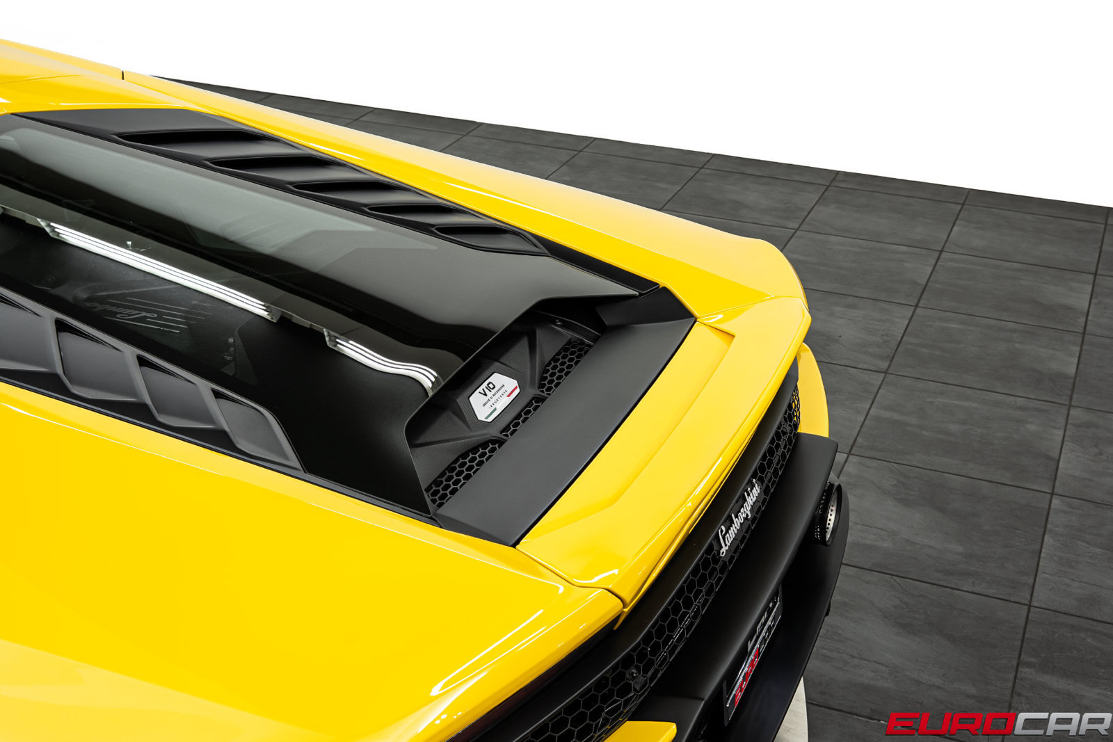 Used 2021 Lamborghini Huracan EVO RWD image 18