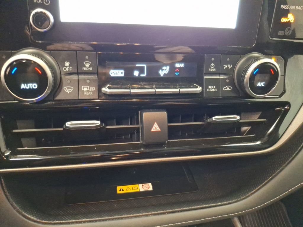 Used 2023 Toyota Highlander XLE image 27