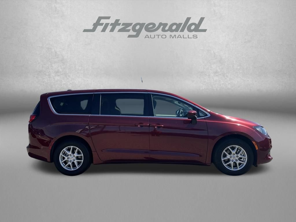 Used 2023 Chrysler Voyager LX FWD image 4