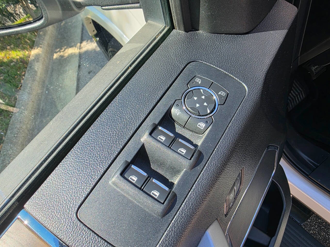 Used 2016 Ford F150 Lariat w/ Equipment Group 502A Luxury AWD/4WD image 12
