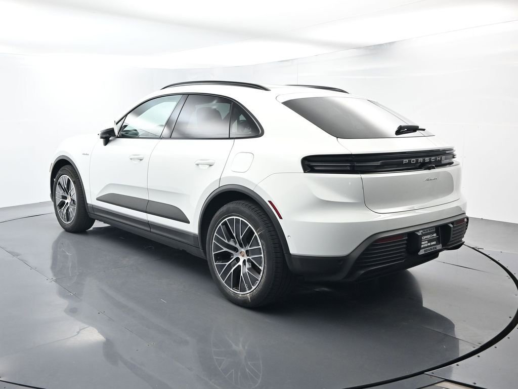Certified 2025 Porsche Macan Electric image 3