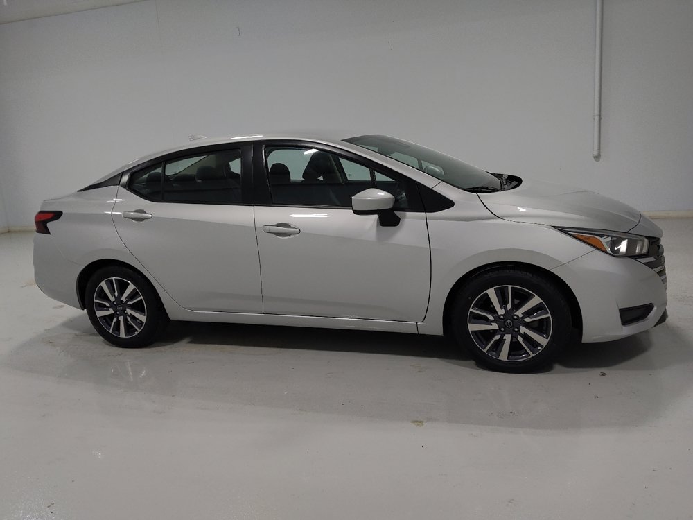 Used 2023 Nissan Versa SV FWD image 11