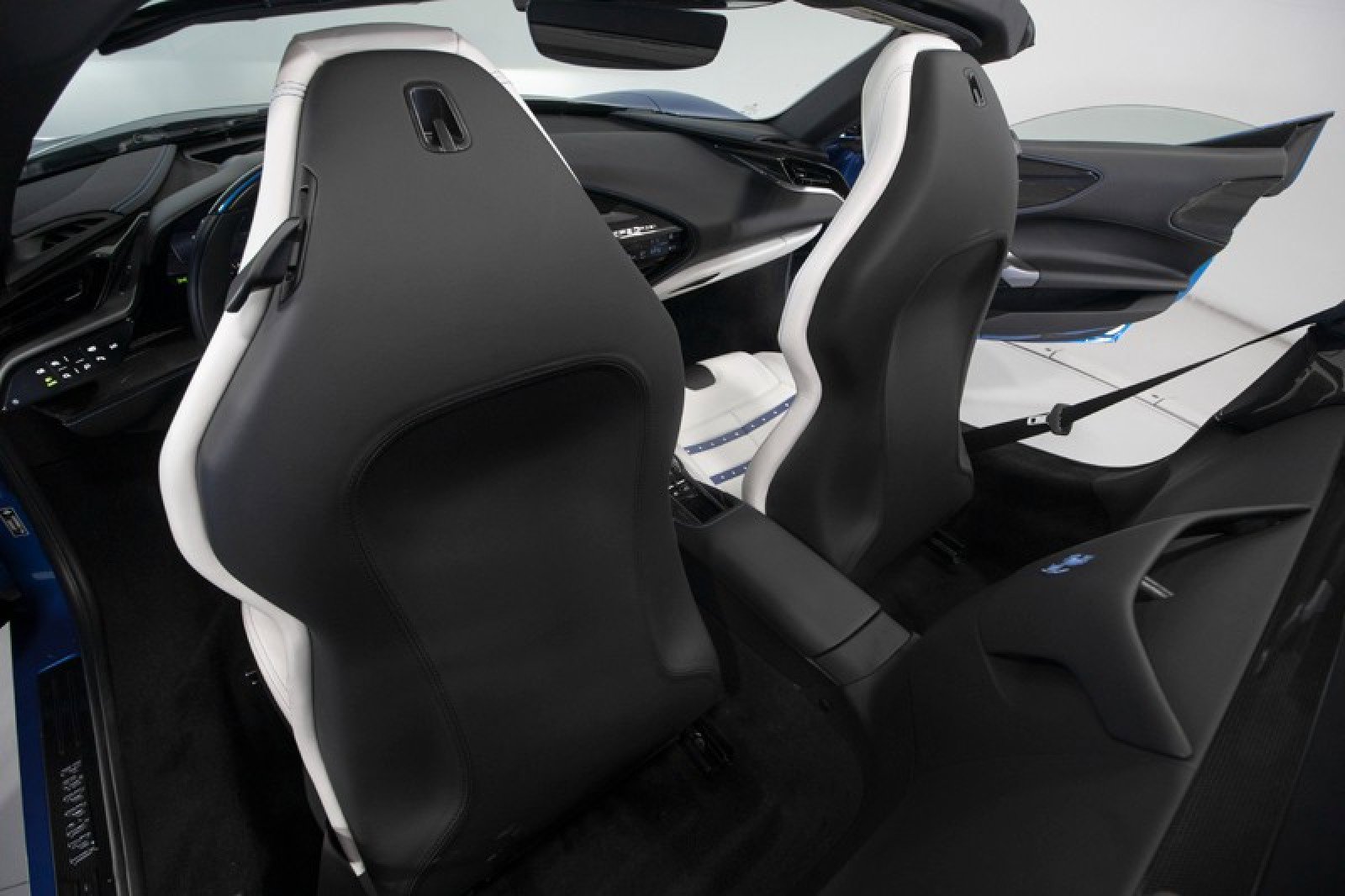 Used 2024 Ferrari SF90 Spider image 60
