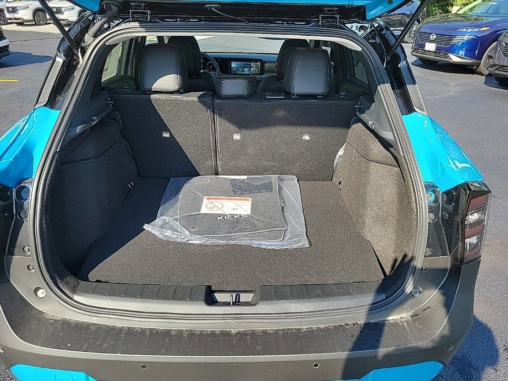 Used 2025 Nissan Kicks SR w/ SR Premium Package image 16
