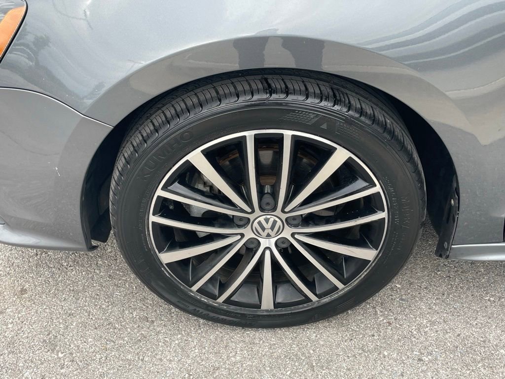 Used 2015 Volkswagen Jetta Sport FWD image 32