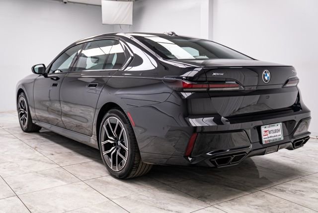 Used 2023 BMW 760i xDrive image 7
