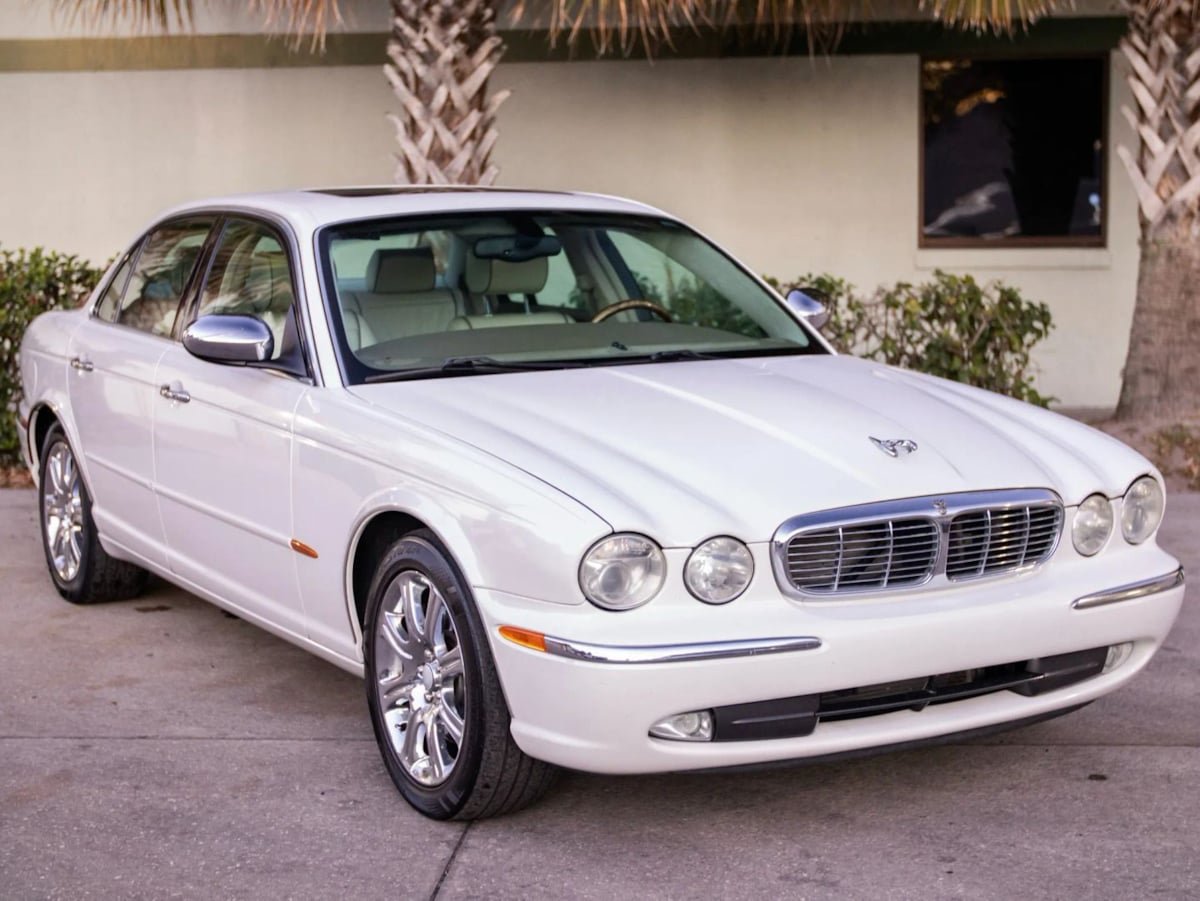 Used 2004 Jaguar XJ8 RWD image 2