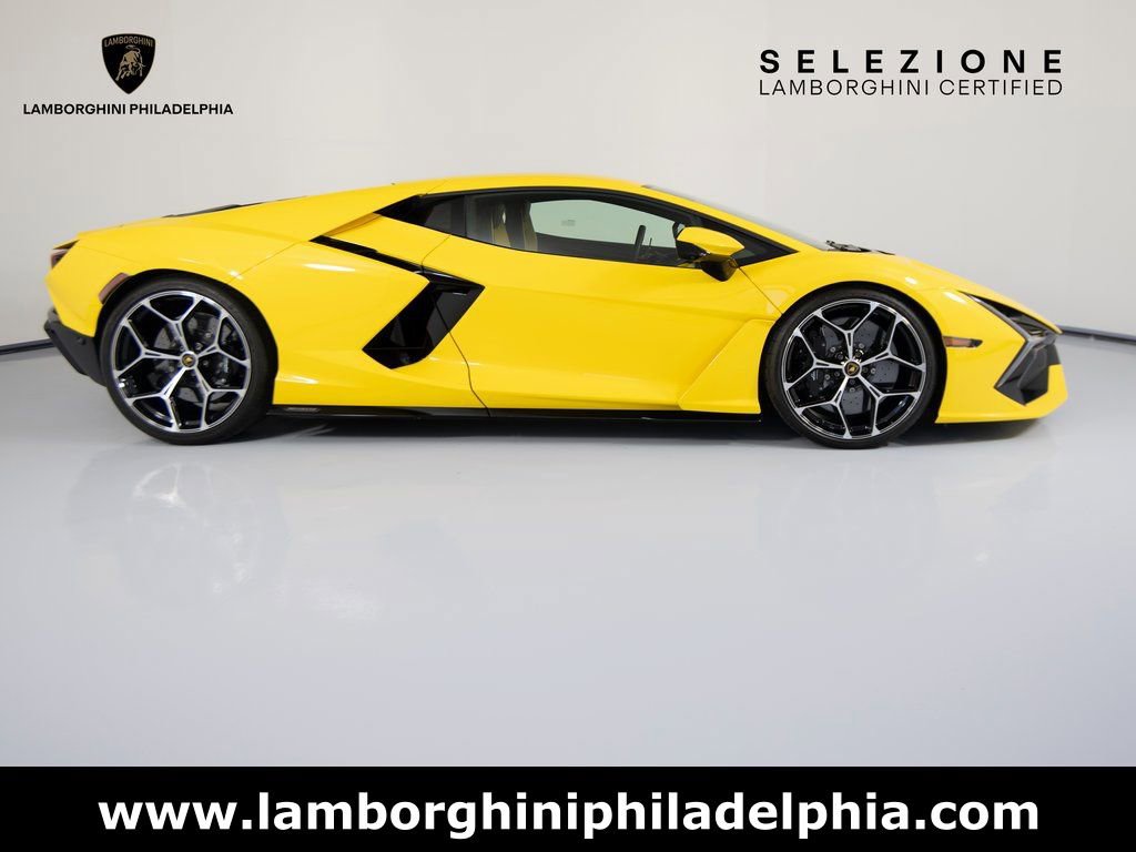 Used 2024 Lamborghini Revuelto image 4