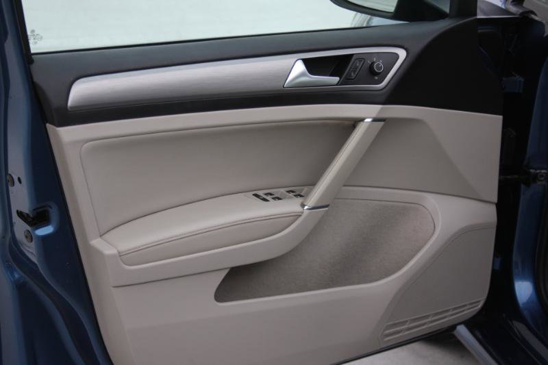 Used 2015 Volkswagen Golf S image 18