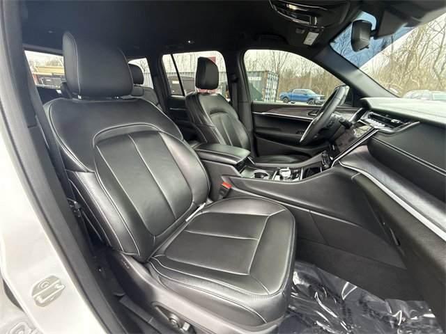 Used 2024 Jeep Grand Cherokee Limited w/ Black Appearance Package image 23