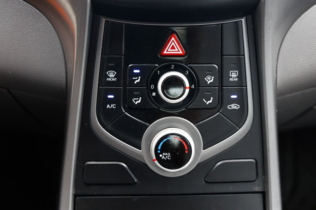 Used 2015 Hyundai Elantra SE image 28