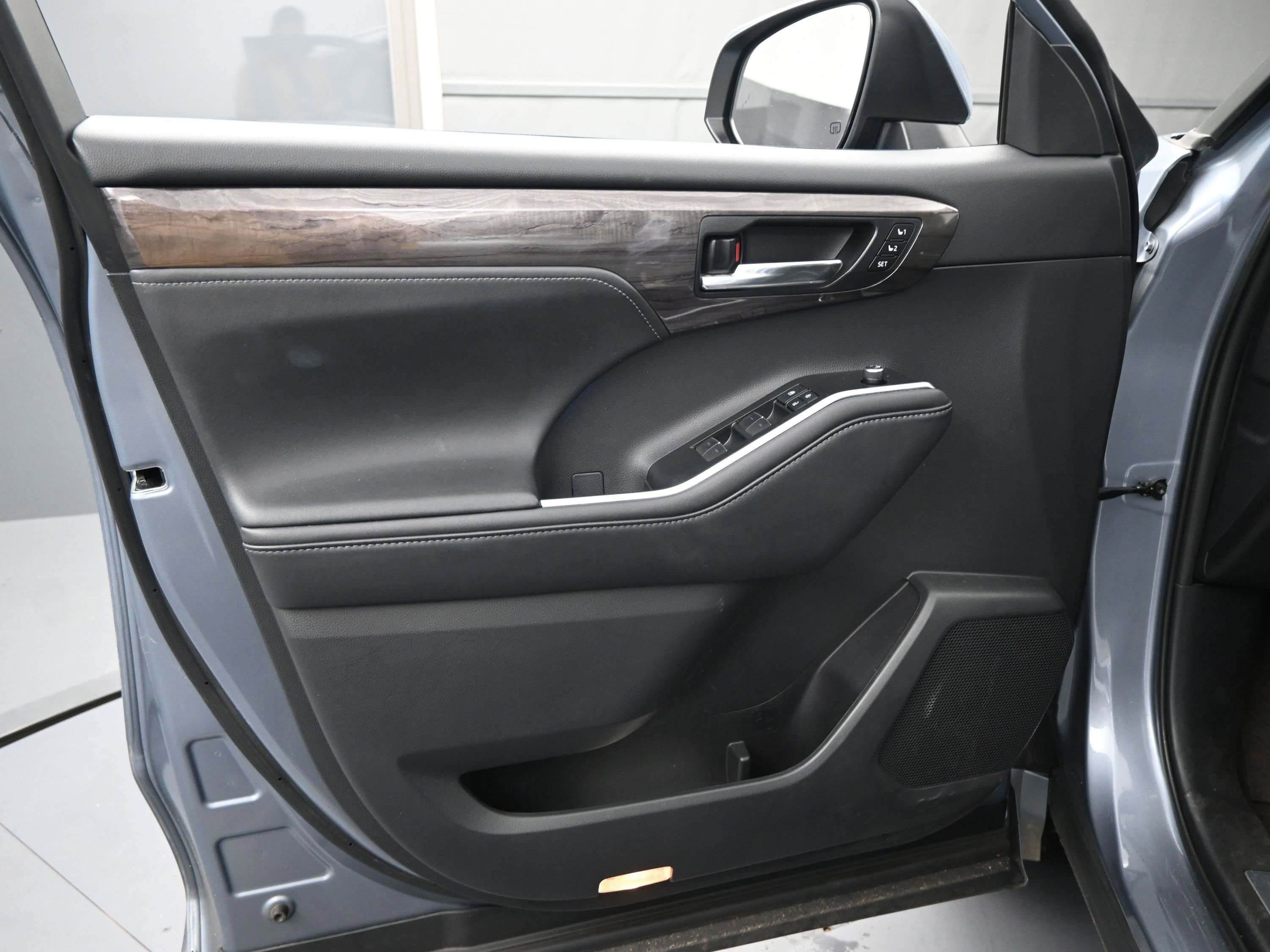 Used 2020 Toyota Highlander Limited image 16