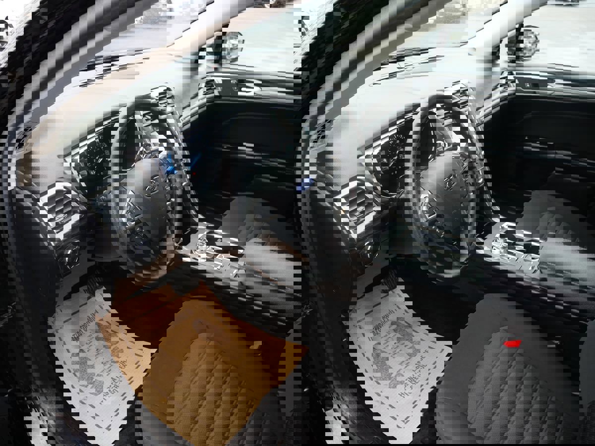 Used 2017 Ford Fusion SE w/ Fusion SE Technology Package image 9