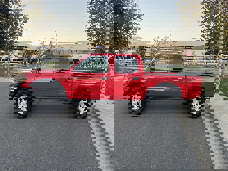 Used 2004 Toyota Tacoma PreRunner image 2