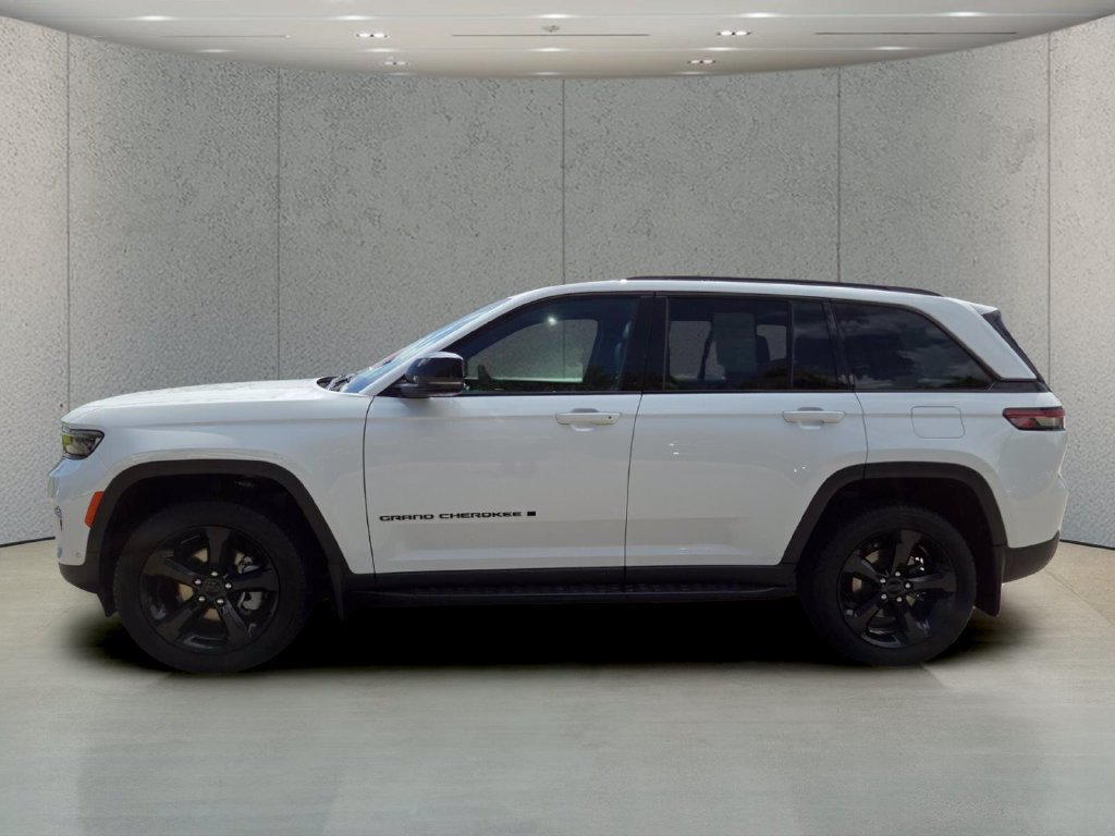 Used 2025 Jeep Grand Cherokee Limited AWD/4WD image 10