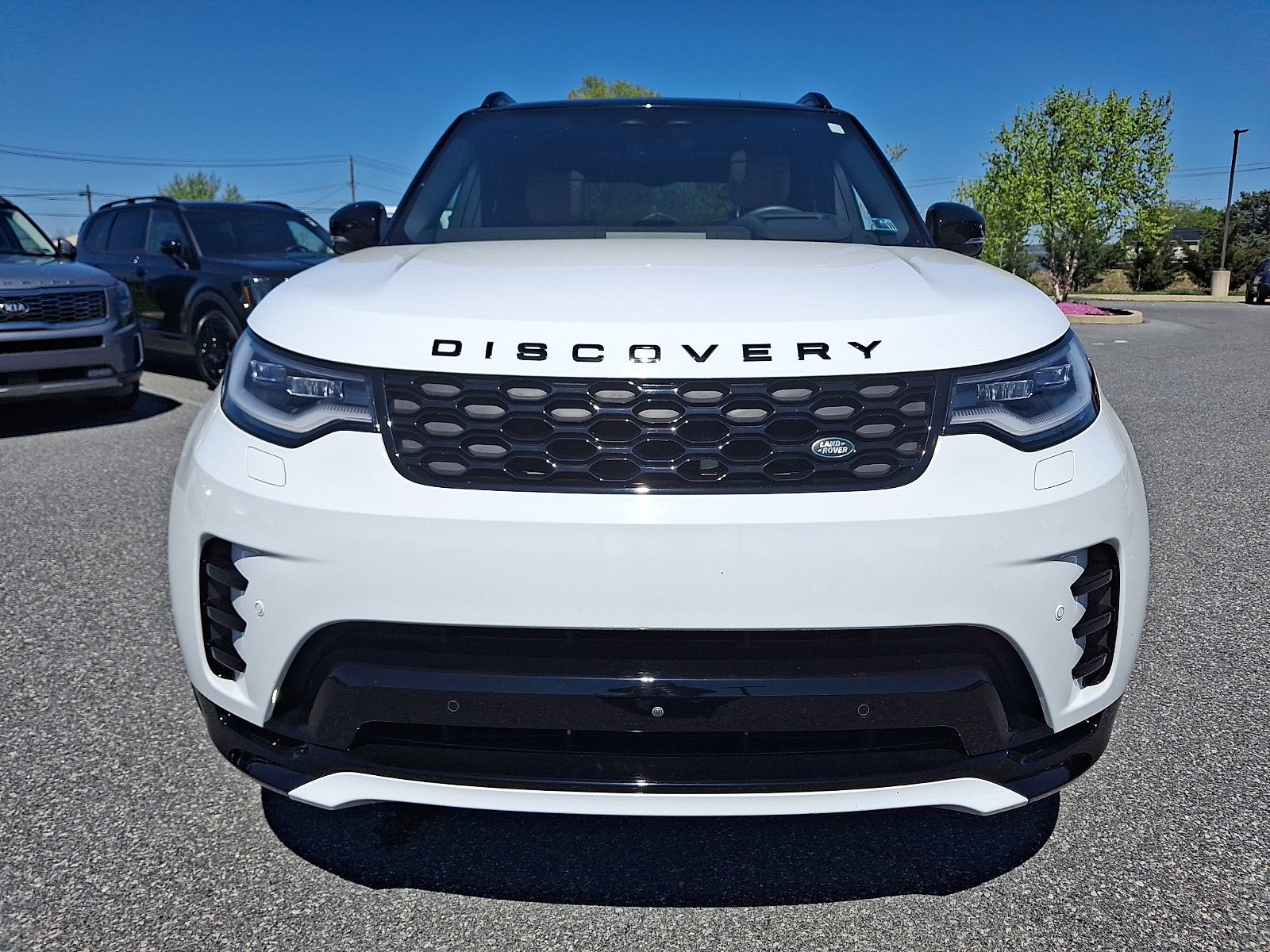 Used 2024 Land Rover Discovery Dynamic SE image 8