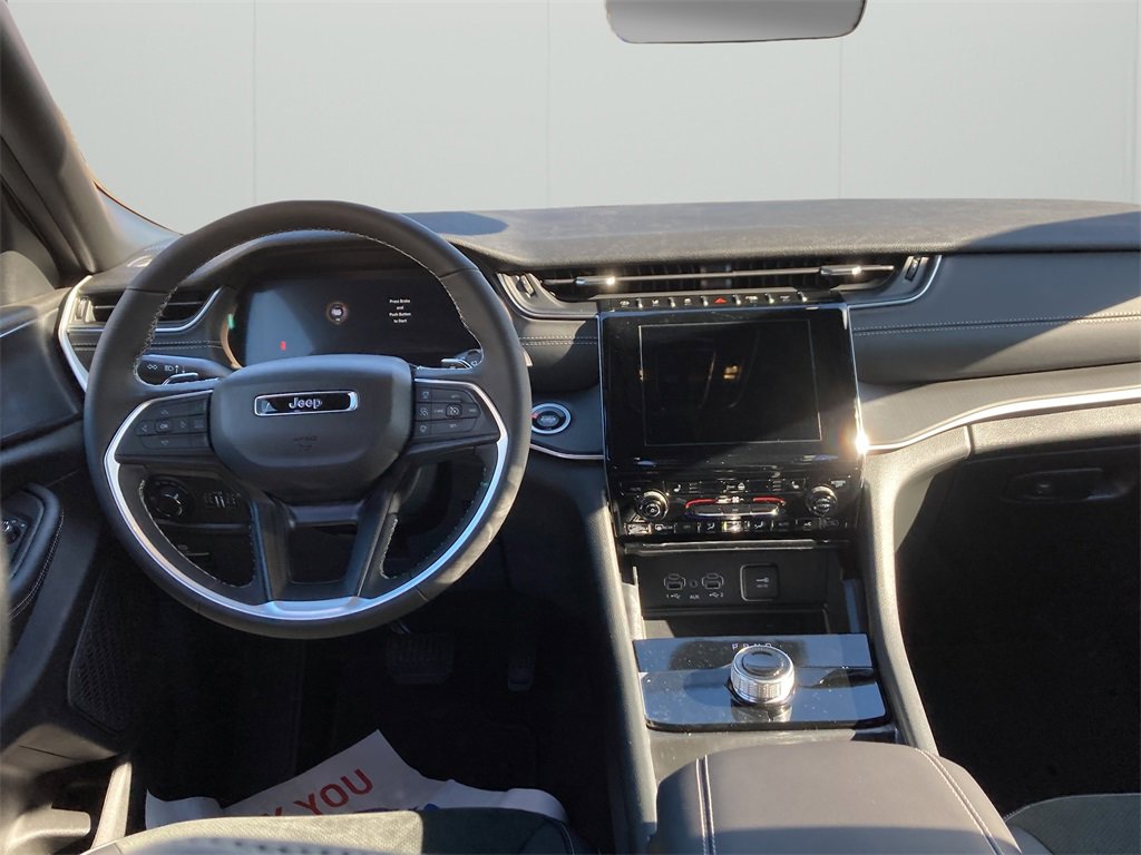 New 2025 Jeep Grand Cherokee L Altitude image 9