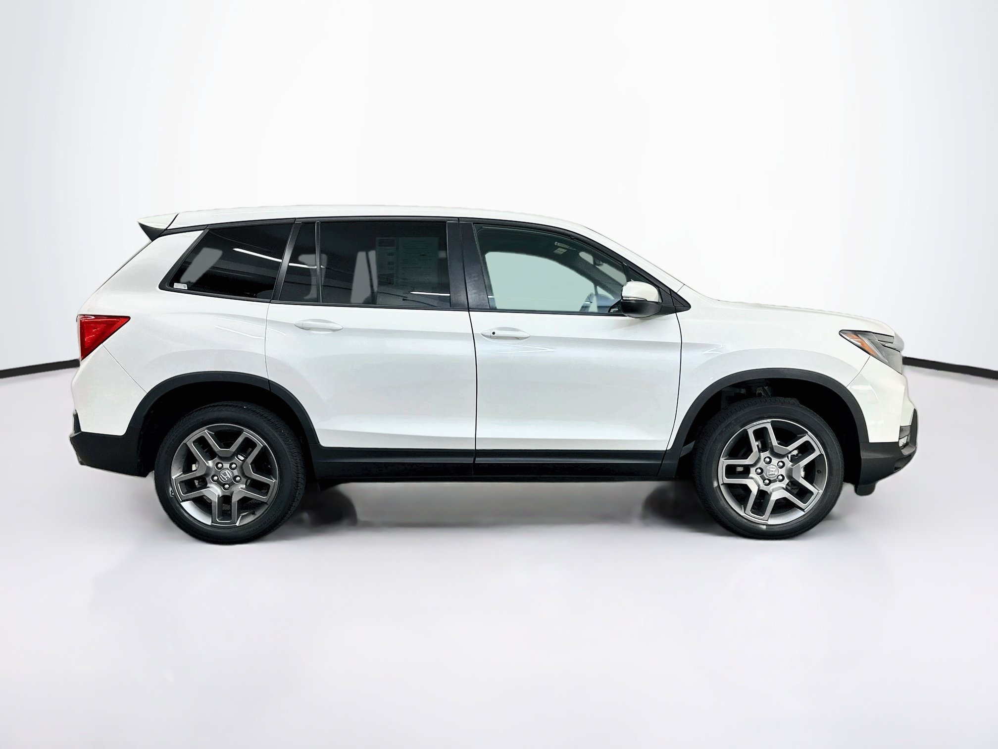 Used 2023 Honda Passport EX-L image 10