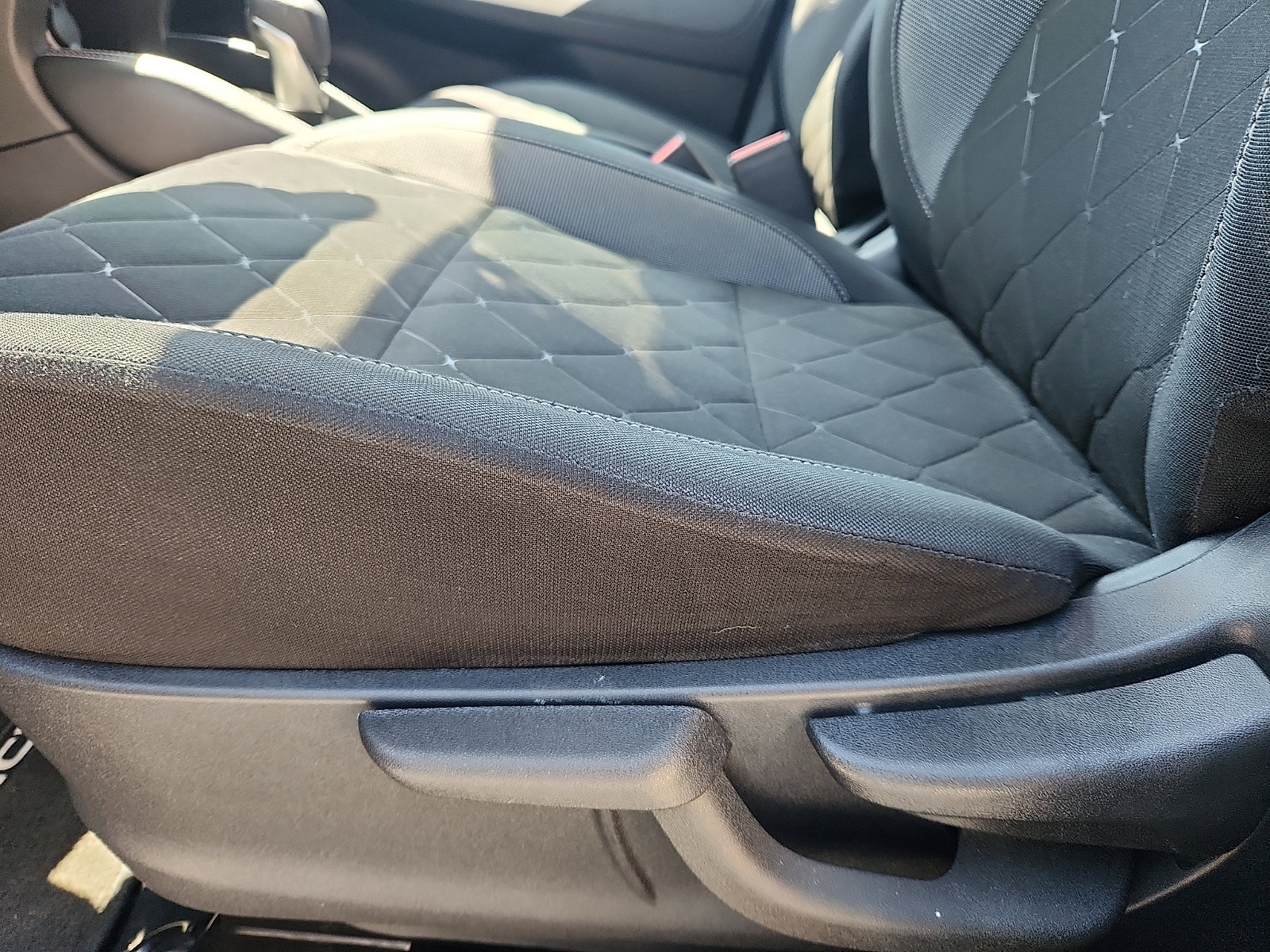 Used 2018 Nissan Kicks SV FWD image 23