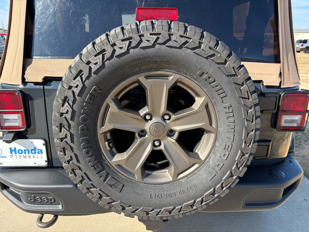 Used 2018 Jeep Wrangler Golden Eagle image 25