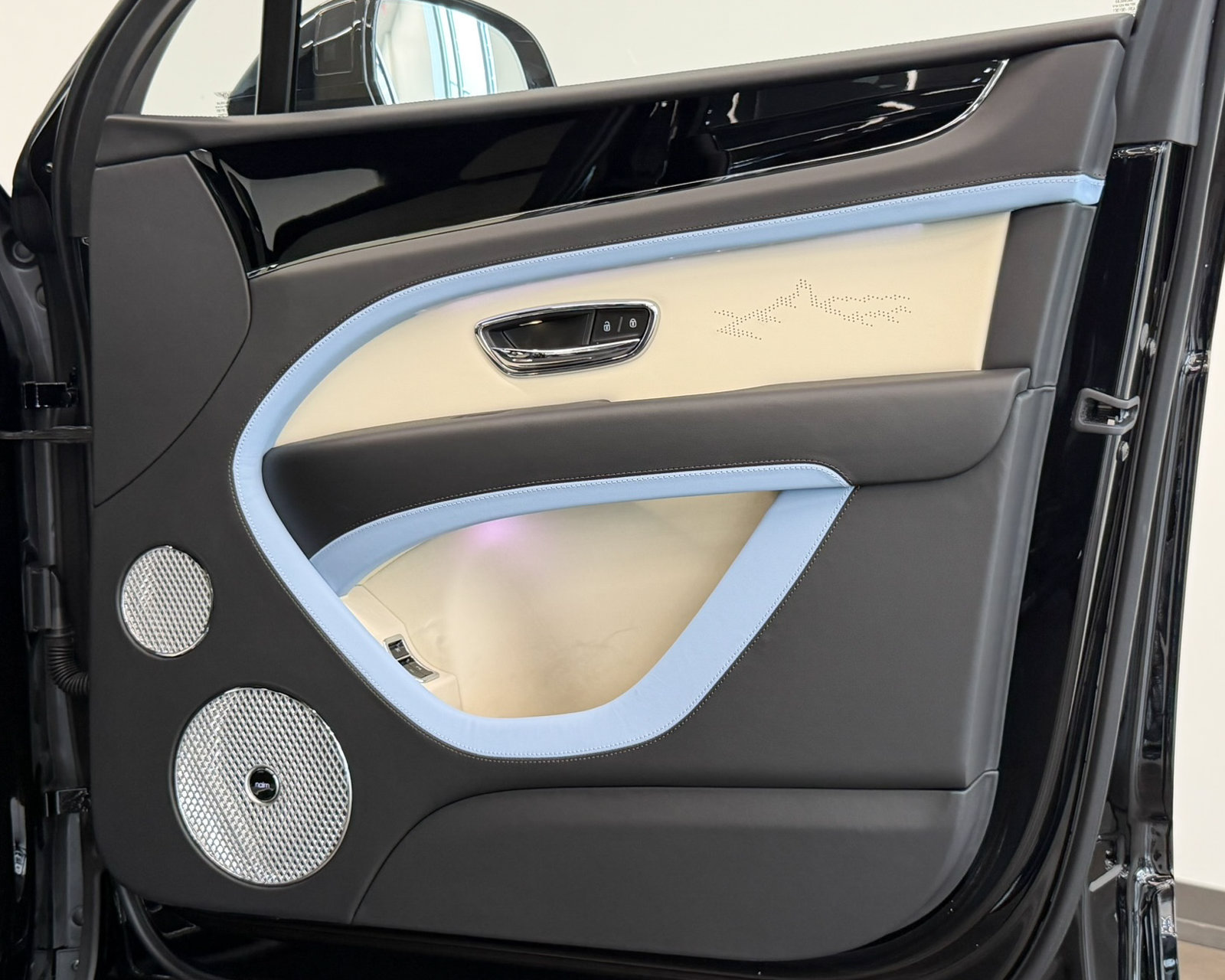 New 2027 Bentley Bentayga AWD/4WD image 41