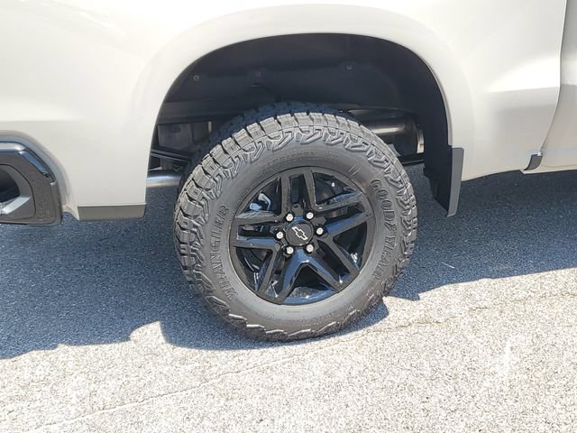 New 2026 Chevrolet Silverado 1500 Custom Trail Boss w/ LPO, Dark Essentials Package AWD/4WD image 5