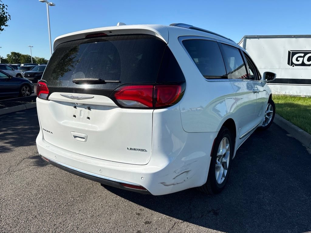 Used 2020 Chrysler Pacifica Limited FWD image 11
