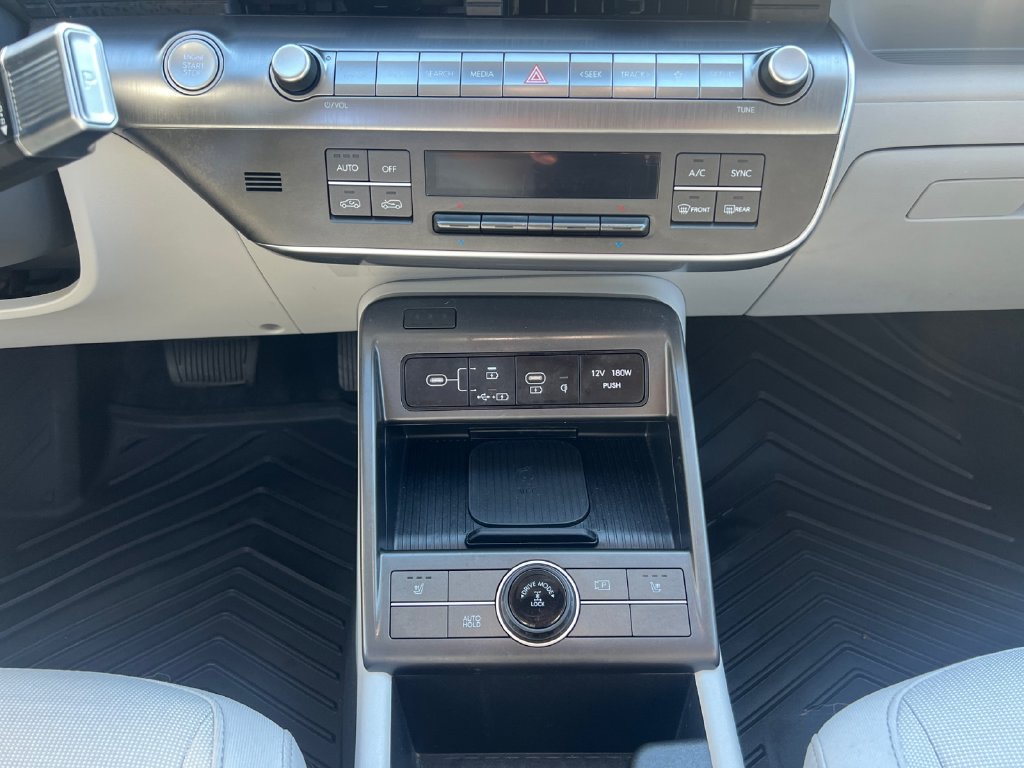 Used 2025 Hyundai Kona SEL AWD/4WD image 15