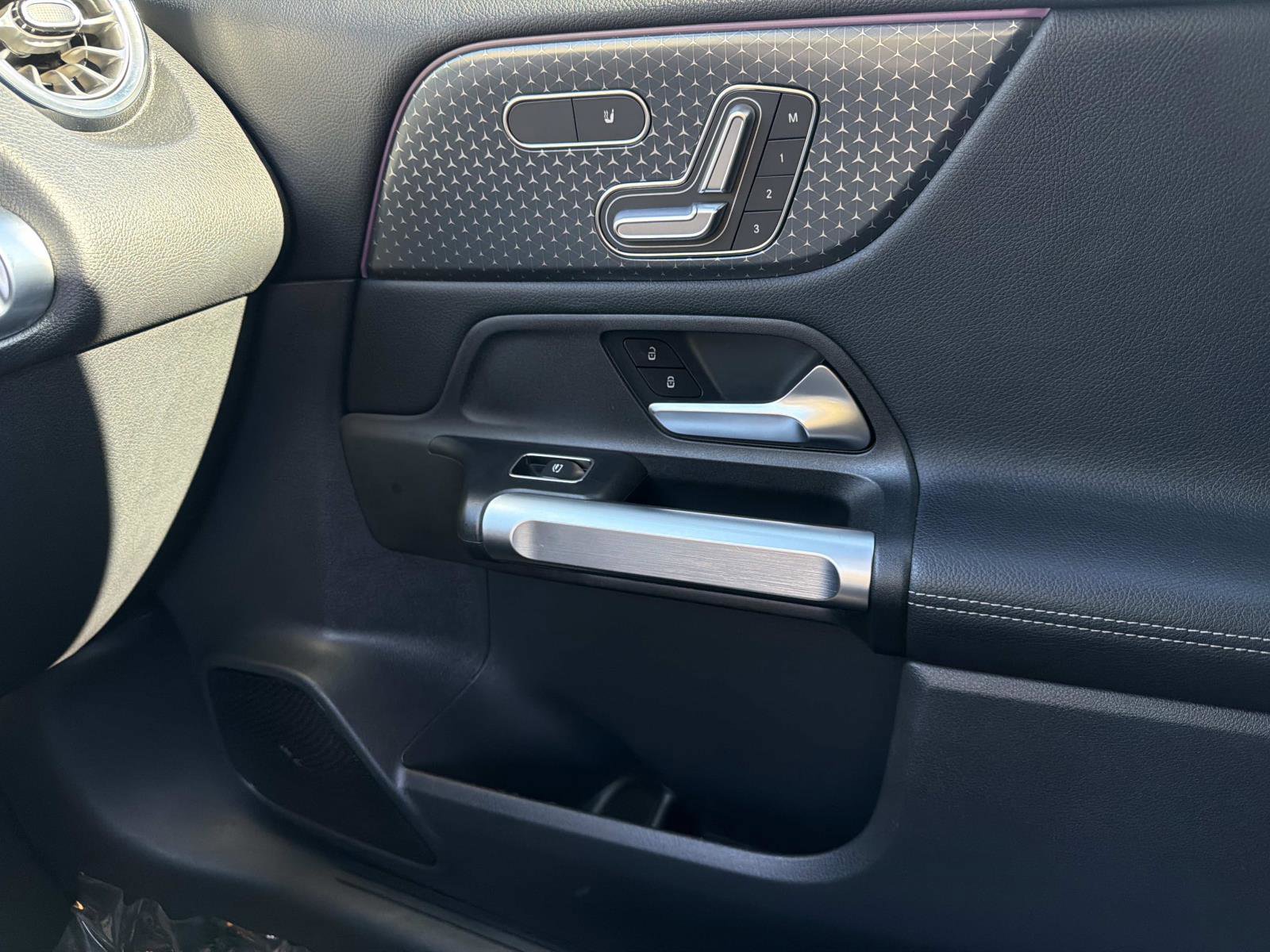 Used 2025 Mercedes-Benz GLB 250 image 19