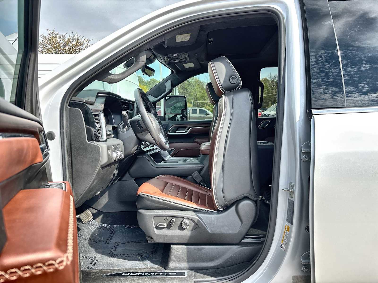 Used 2024 GMC Sierra 3500 Denali Ultimate image 2